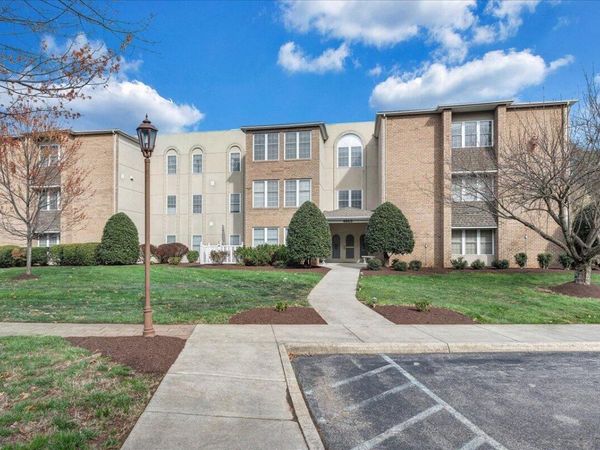 4865 Glen Ivy LN SW, Unit APT 208, Roanoke, VA 24018