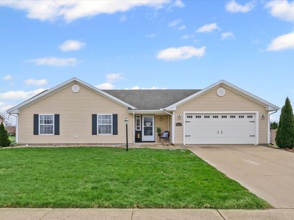 2003 Macintosh Lane, Monticello, IL 61856