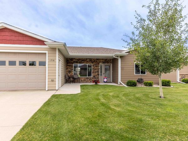 1716 Miller Lane, Aberdeen, SD 57401