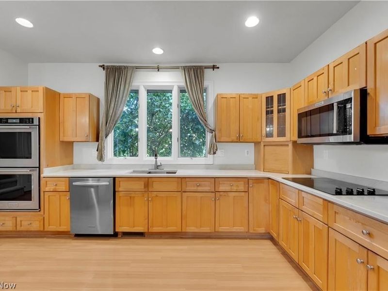 416 Castle Pines Drive, Akron, OH 44333 Photo 10