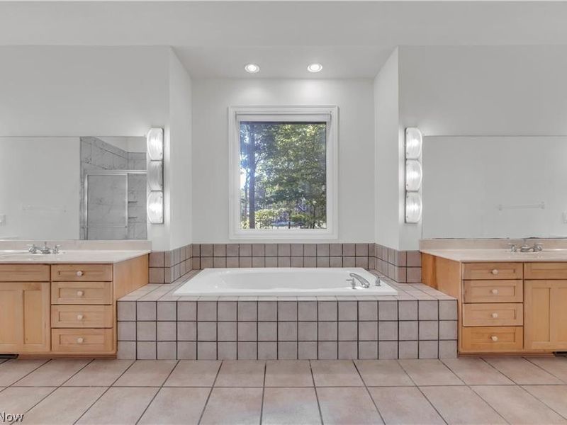 416 Castle Pines Drive, Akron, OH 44333 Photo 28