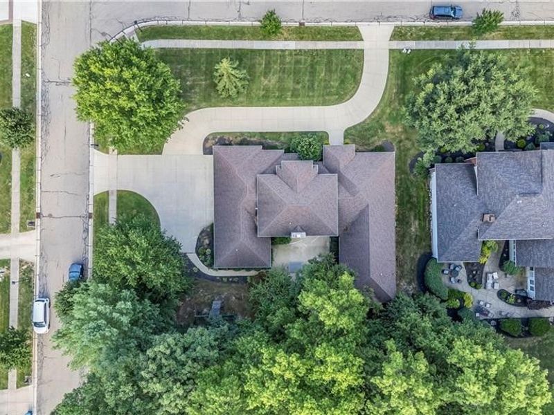 416 Castle Pines Drive, Akron, OH 44333 Photo 4