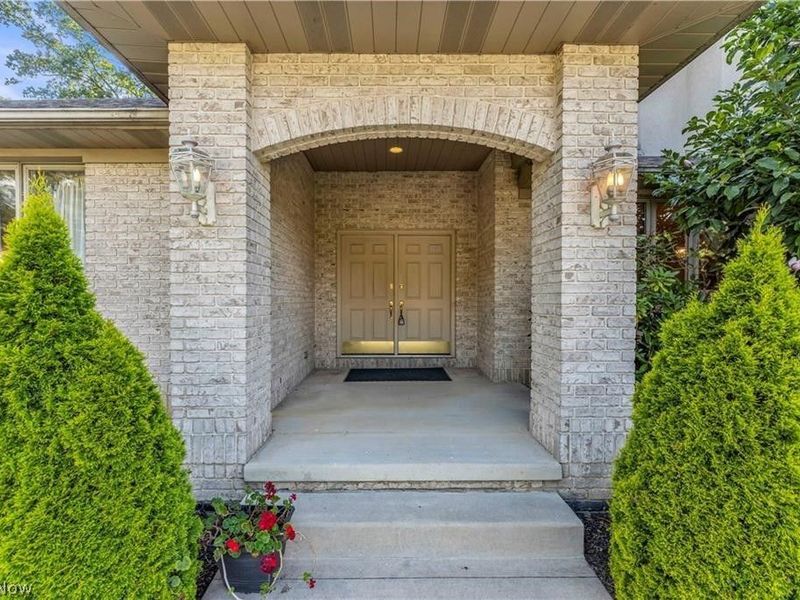 416 Castle Pines Drive, Akron, OH 44333 Photo 5