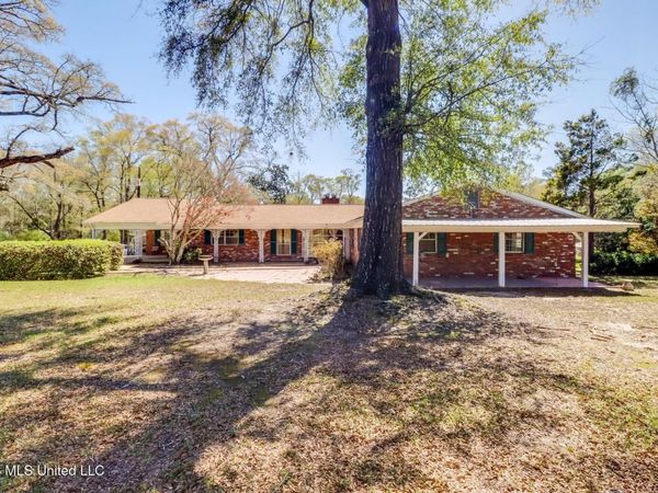 416 Howard Street, Wiggins, MS 39577