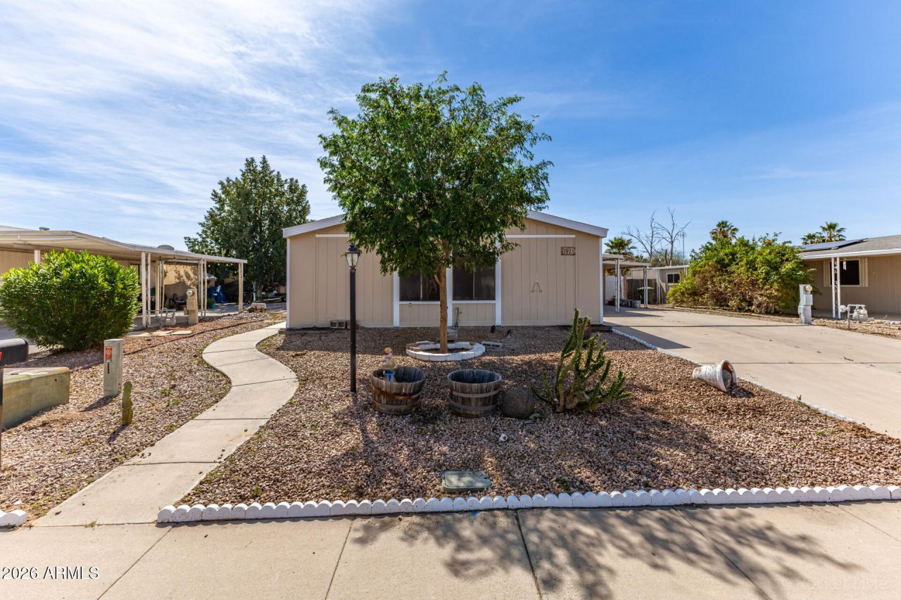 2921 E Oraibi Drive, Phoenix, AZ 85050 Main Photo