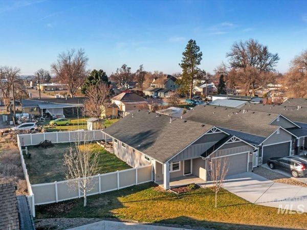 300 Crimson Circle S, Fruitland, ID 83619