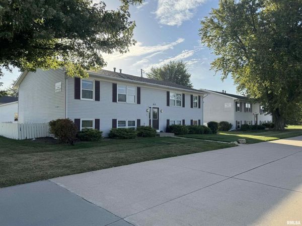 415 W CEDAR LANE Drive , Unit B2-1, Walcott, IA 52773