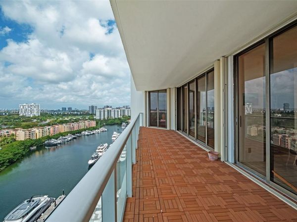 19500 Turnberry Way, Unit 16C, Aventura, FL 33180