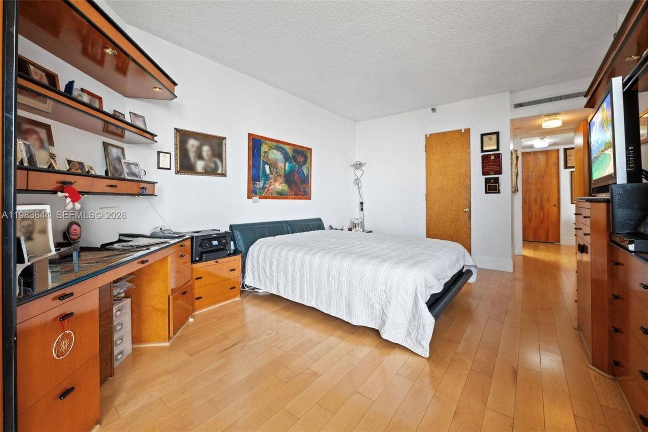 19500 Turnberry Way, Unit 16C, Aventura, FL 33180 Photo