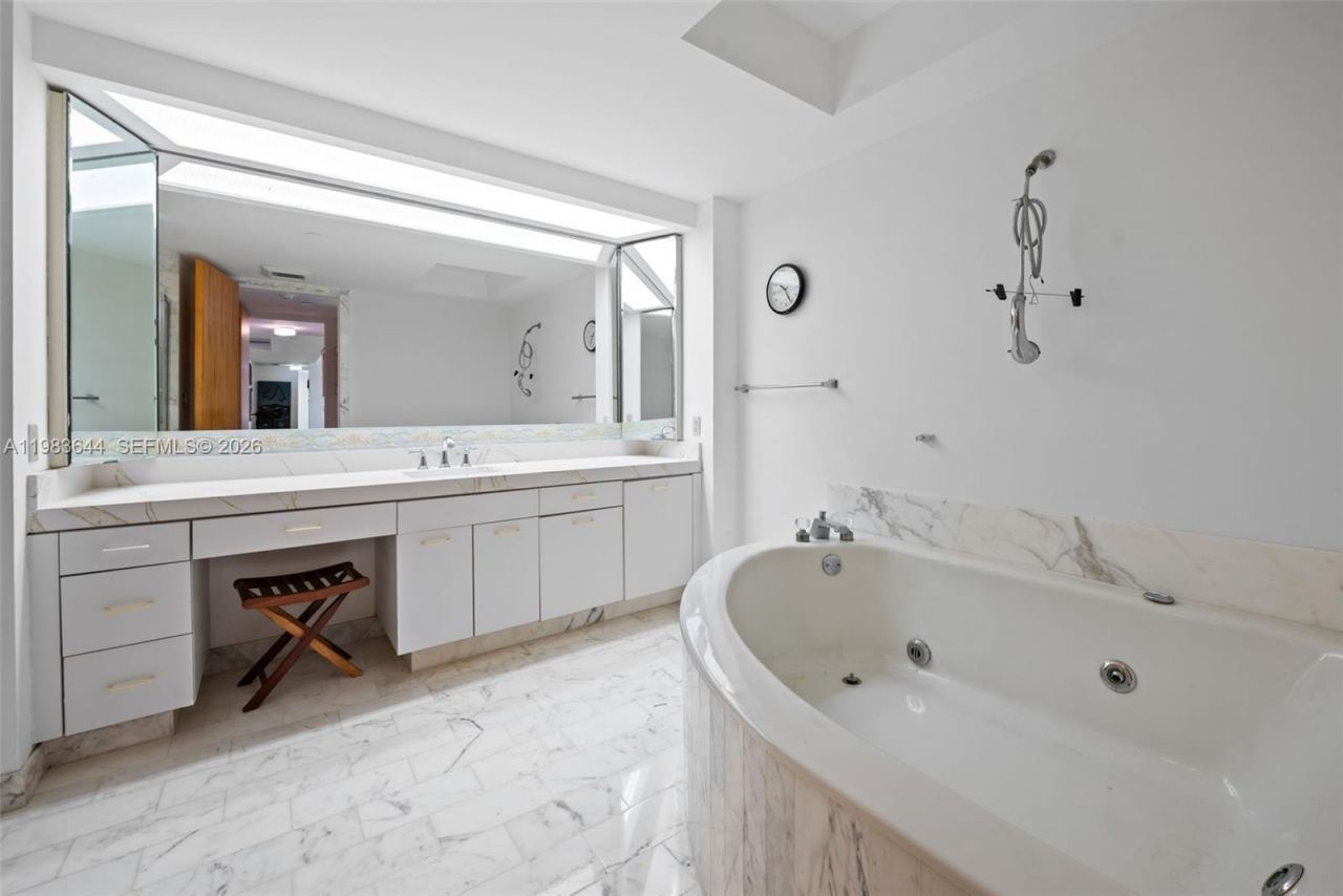 19500 Turnberry Way, Unit 16C, Aventura, FL 33180 Photo