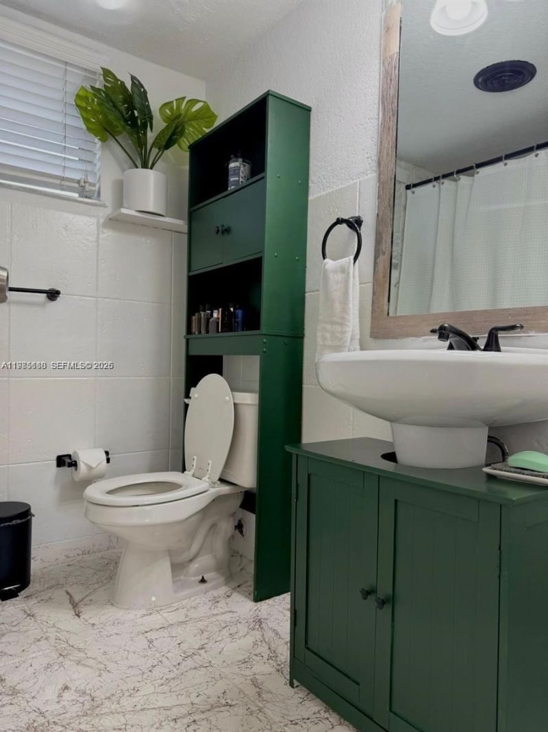 1530 NE 191st St , Unit 241, Miami, FL 33179 Photo