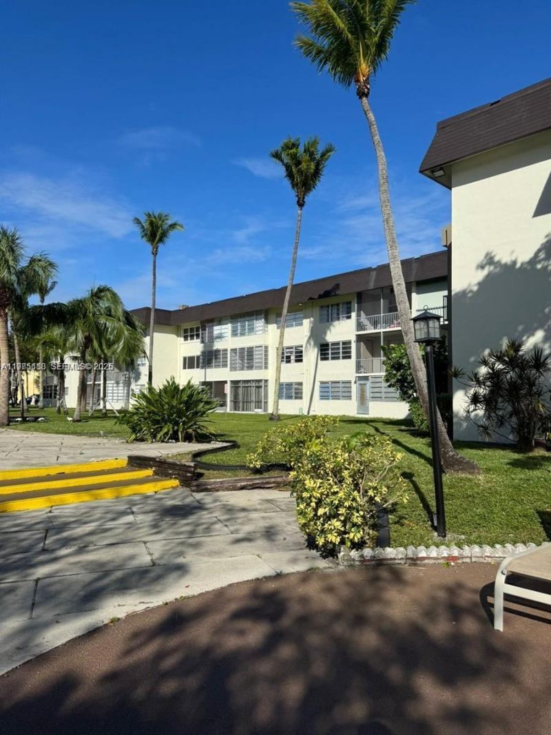 1530 NE 191st St , Unit 241, Miami, FL 33179 Photo