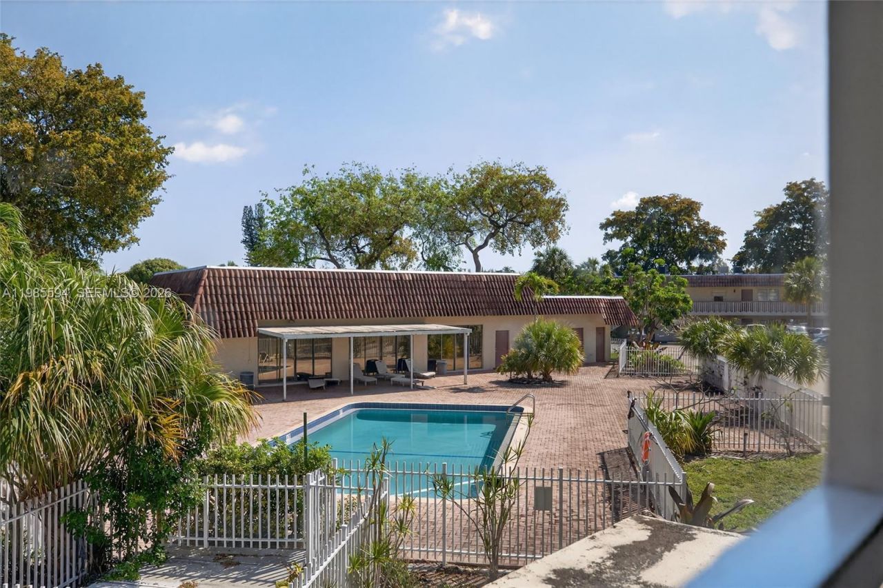 3777 NW 78th Ave , Unit 8F, Davie, FL 33024 Photo