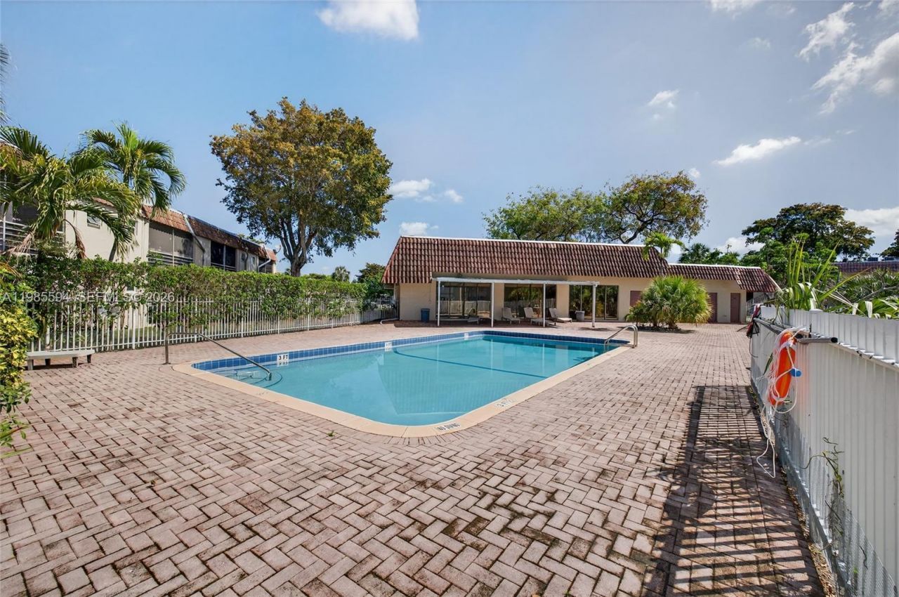 3777 NW 78th Ave , Unit 8F, Davie, FL 33024 Photo
