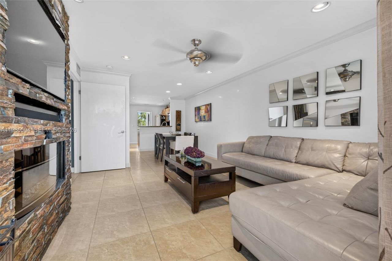 3777 NW 78th Ave , Unit 8F, Davie, FL 33024 Photo