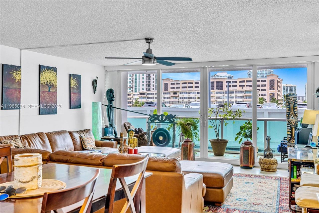 100 Bayview Dr , Unit 228, Sunny Isles Beach, FL 33160 Photo