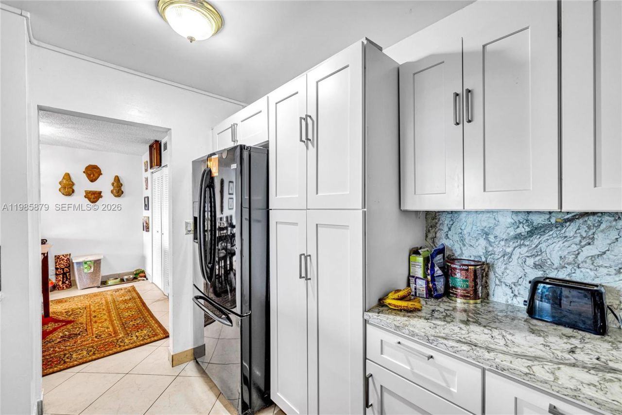 100 Bayview Dr , Unit 228, Sunny Isles Beach, FL 33160 Photo