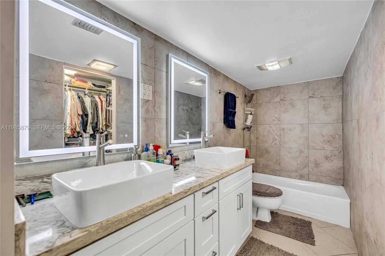 100 Bayview Dr , Unit 228, Sunny Isles Beach, FL 33160 Photo