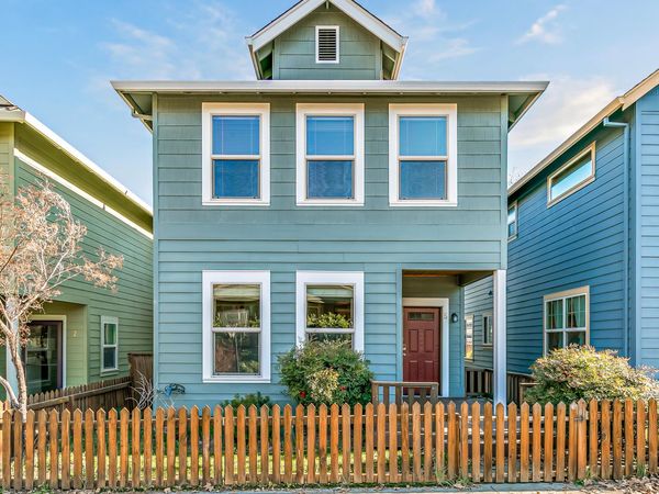 5 Logan Way, Talent, OR 97540