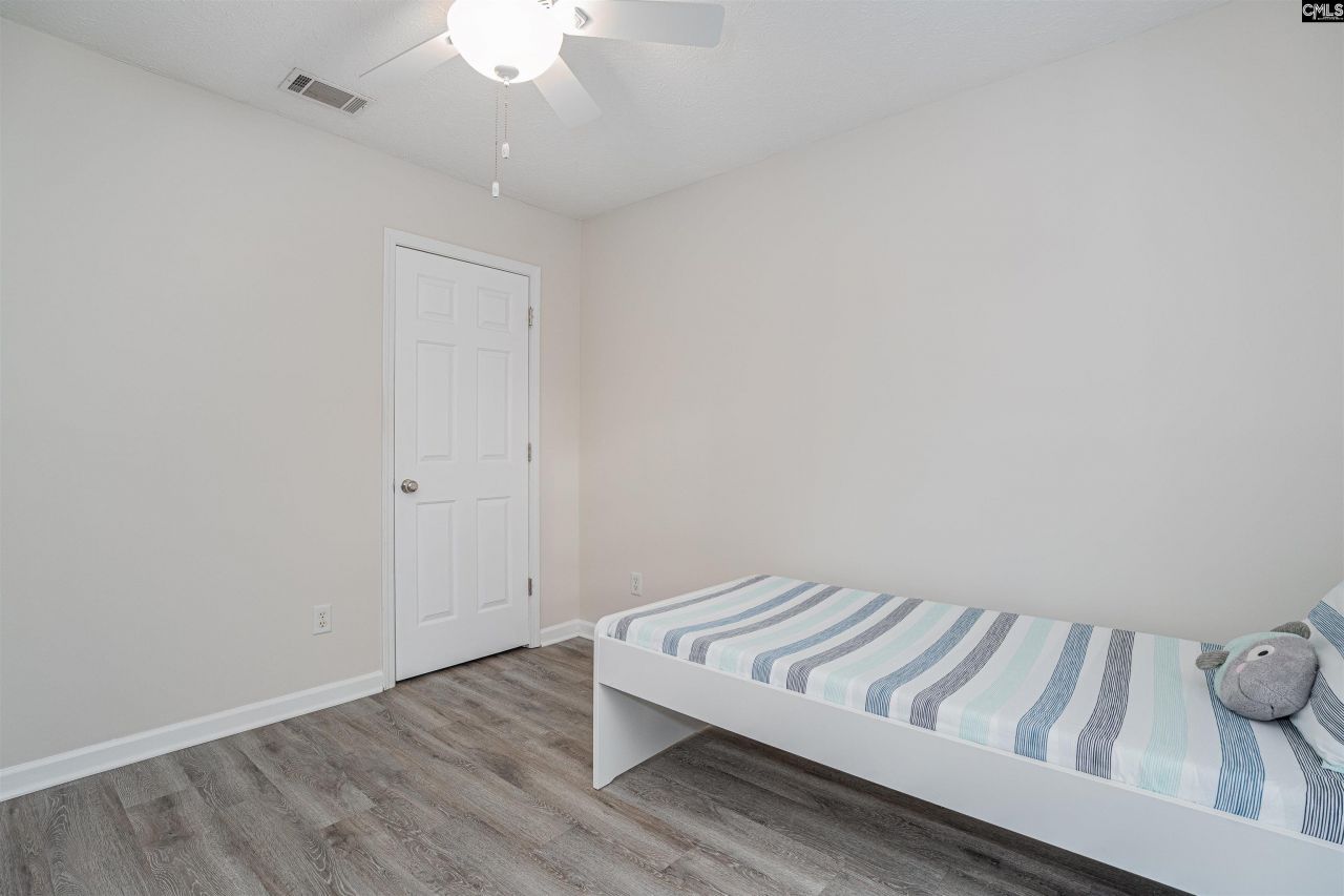 119 Barrington Drive Photo 15