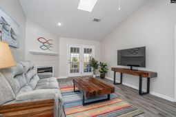 119 Barrington Drive photo 4