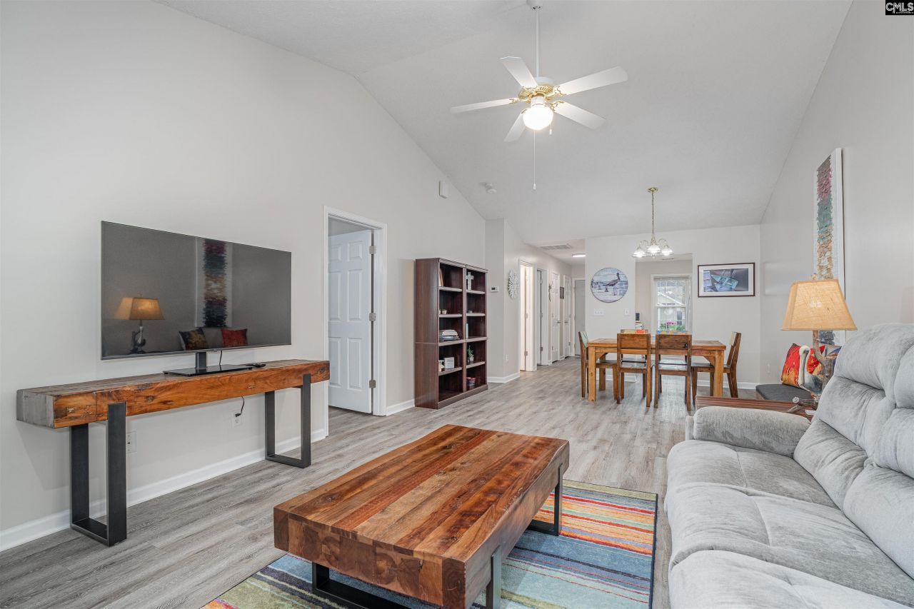 119 Barrington Drive Photo 4