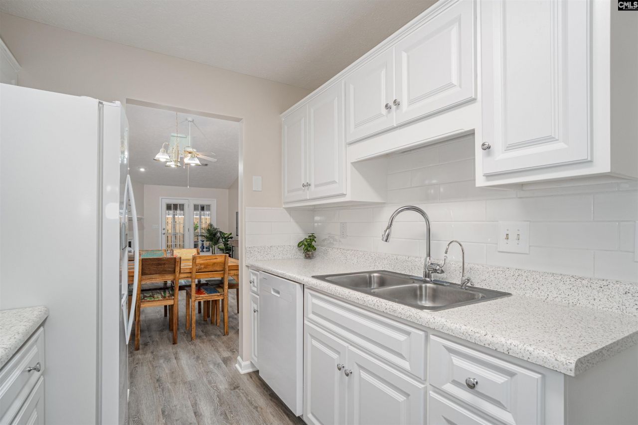 119 Barrington Drive Photo 6