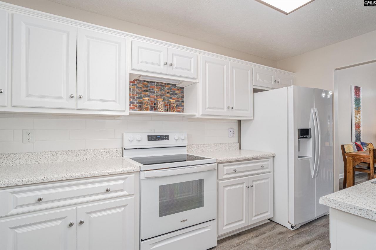 119 Barrington Drive Photo 7