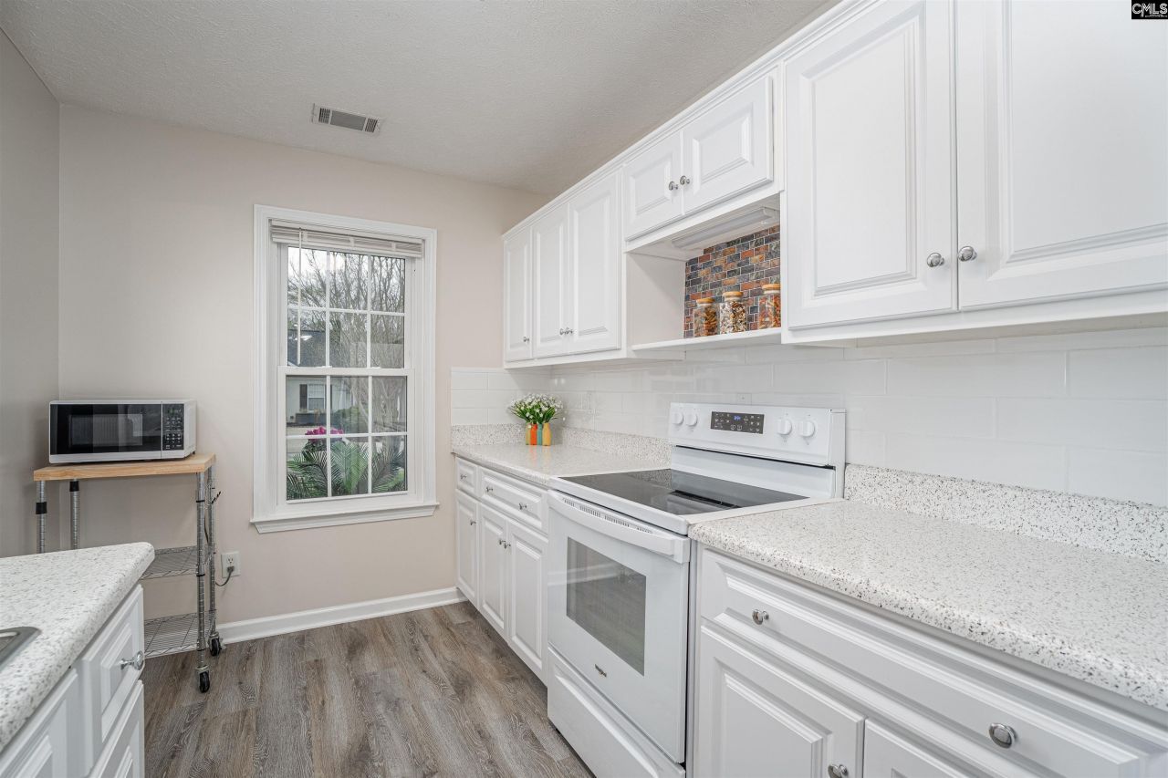 119 Barrington Drive Photo 8