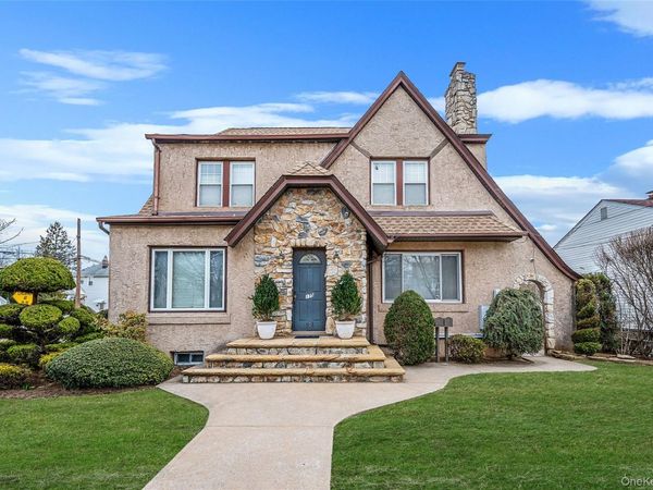 175 Rockaway Parkway , Valley Stream, NY 11580