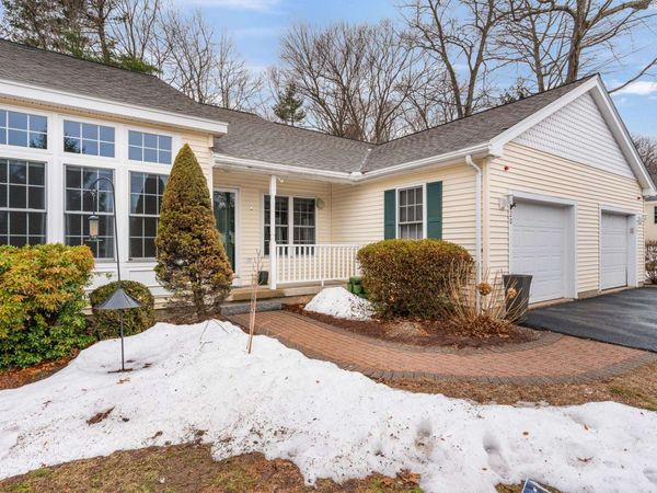 20 Lincoln Drive, Londonderry, NH 03053