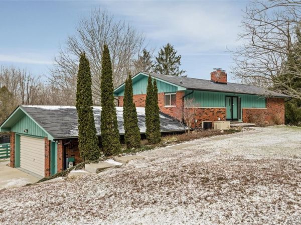 9801 Gibbs Road, Springfield Twp, MI 48348