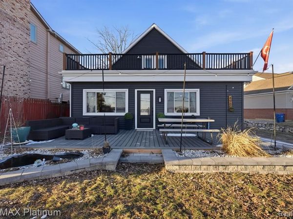 4960 Cooley Lake Road, Waterford Twp, MI 48327