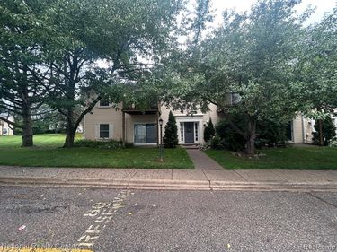 924 Chestnut Hill Drive, Auburn Hills, MI 48326