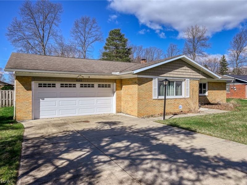 9102 Tanglewood Road, Macedonia, OH 44056 Photo 2