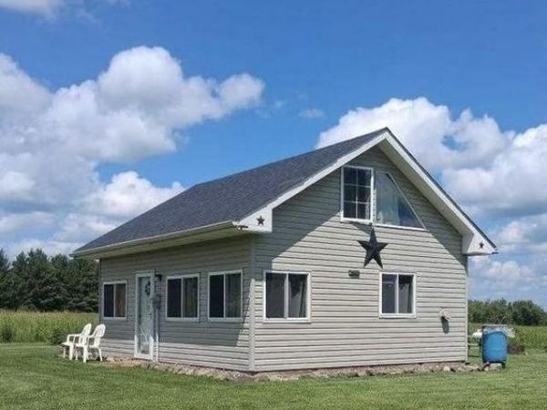 27048 Hawthorn Road N, Hinckley, MN 55037