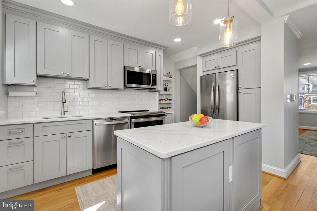 4318 35th Street S, Arlington, VA 22206 Main Photo