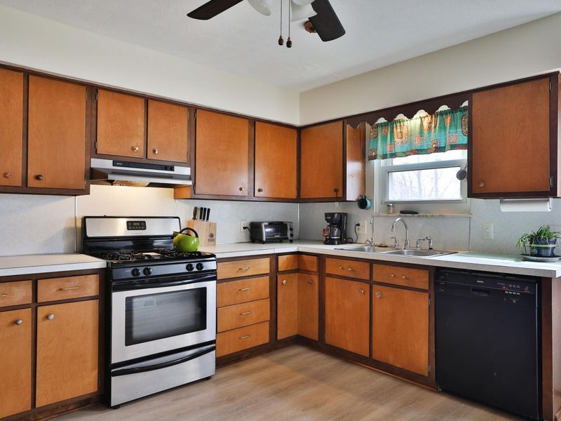 867 Overbrook Service Drive , Columbus, OH 43224 Photo 10