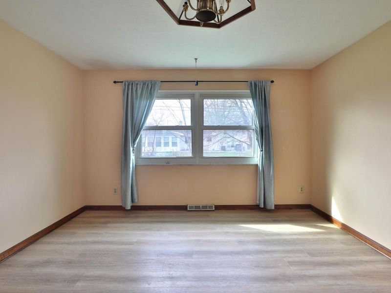 867 Overbrook Service Drive , Columbus, OH 43224 Photo 5