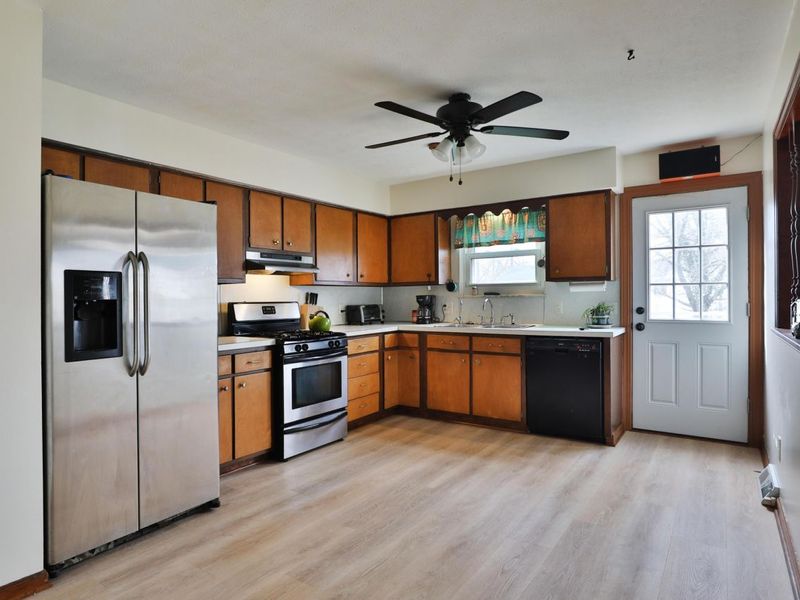 867 Overbrook Service Drive , Columbus, OH 43224 Photo 9