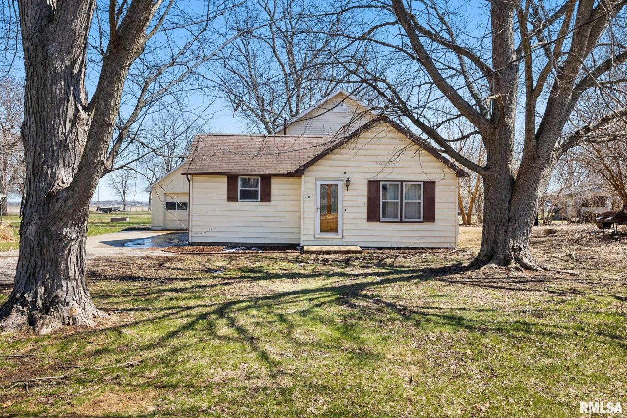 204 S Park Avenue, Manito, IL 61546 Main Photo
