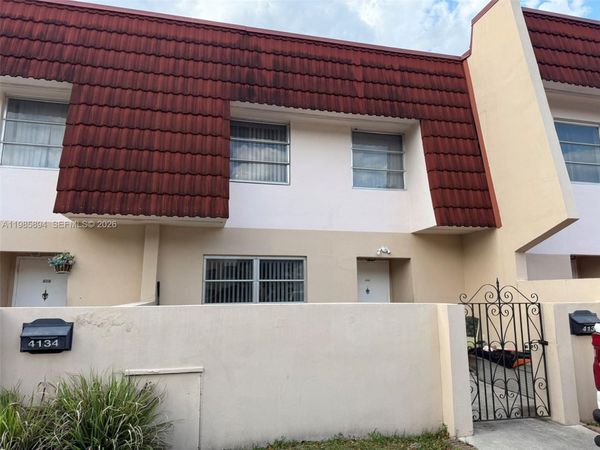 4136 Inverrary Dr, Unit 15C, Lauderhill, FL 33319