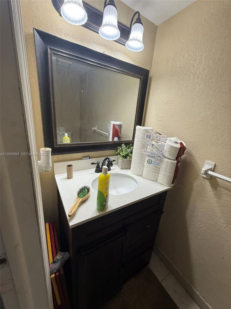 4136 Inverrary Dr, Unit 15C, Lauderhill, FL 33319 Photo