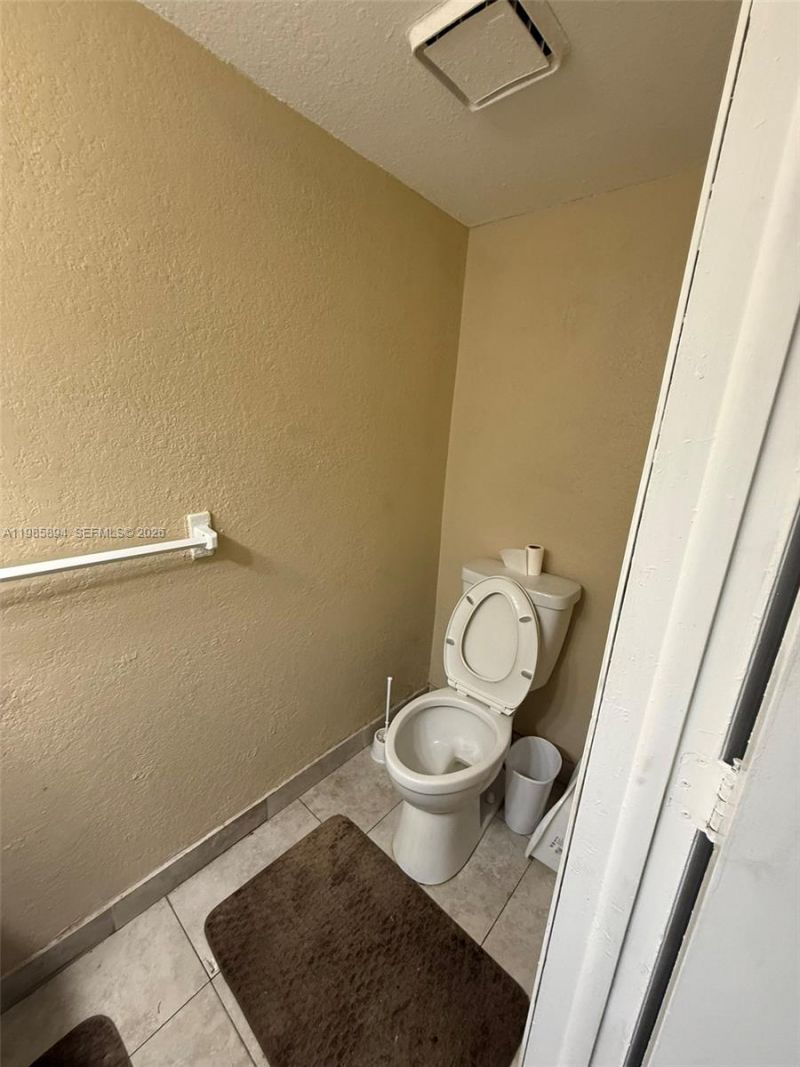 4136 Inverrary Dr, Unit 15C, Lauderhill, FL 33319 Photo