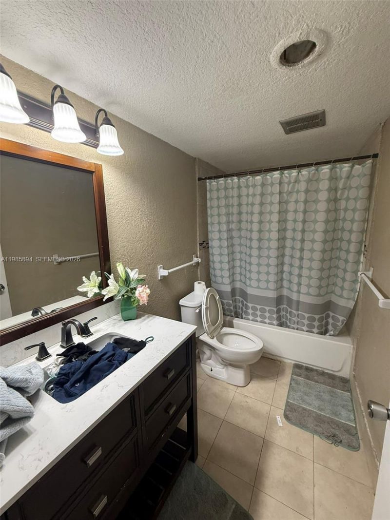 4136 Inverrary Dr, Unit 15C, Lauderhill, FL 33319 Photo