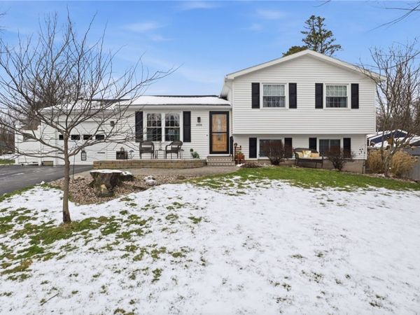 1555 Winterberry Court , Walworth, NY 14568