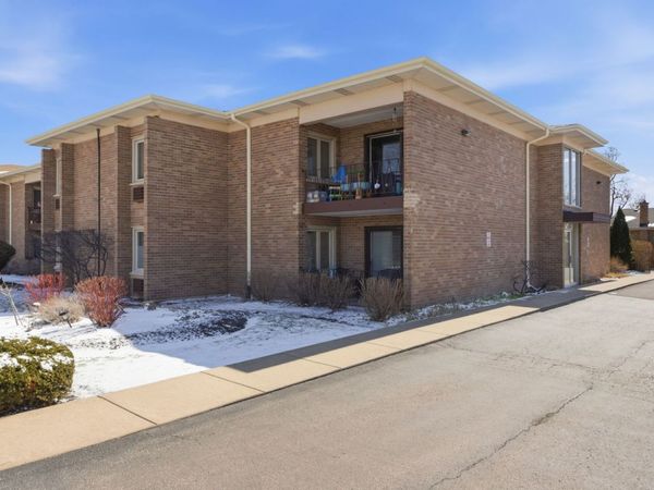 483 N Larch Avenue, Unit 204W, Elmhurst, IL 60126