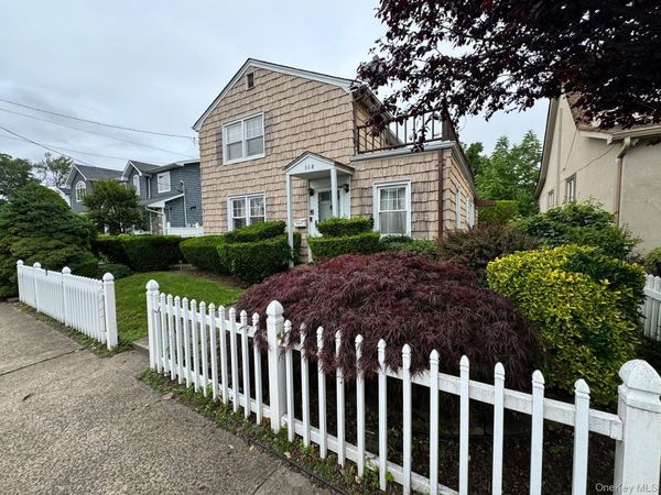 318 Felter Avenue , Hewlett, NY 11557