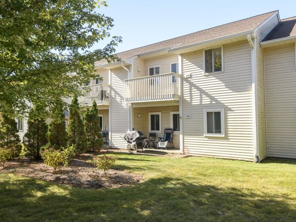 1891 Parknoll Ln, Port Washington, WI 53074