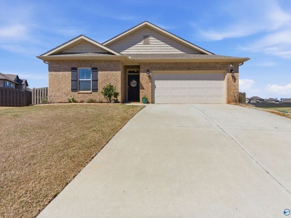 121 Burlcrest Court, Meridianville, AL 35759